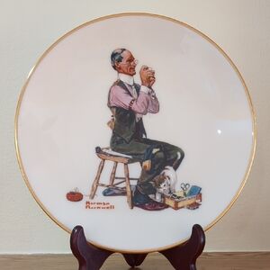 Danbury Mint 1978 Norman Rockwell "Man Threading a Needle" Plate